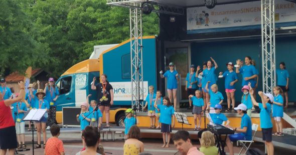 das-chorwerk-potsdam-praesentiert-der-singbus-in-potsdam